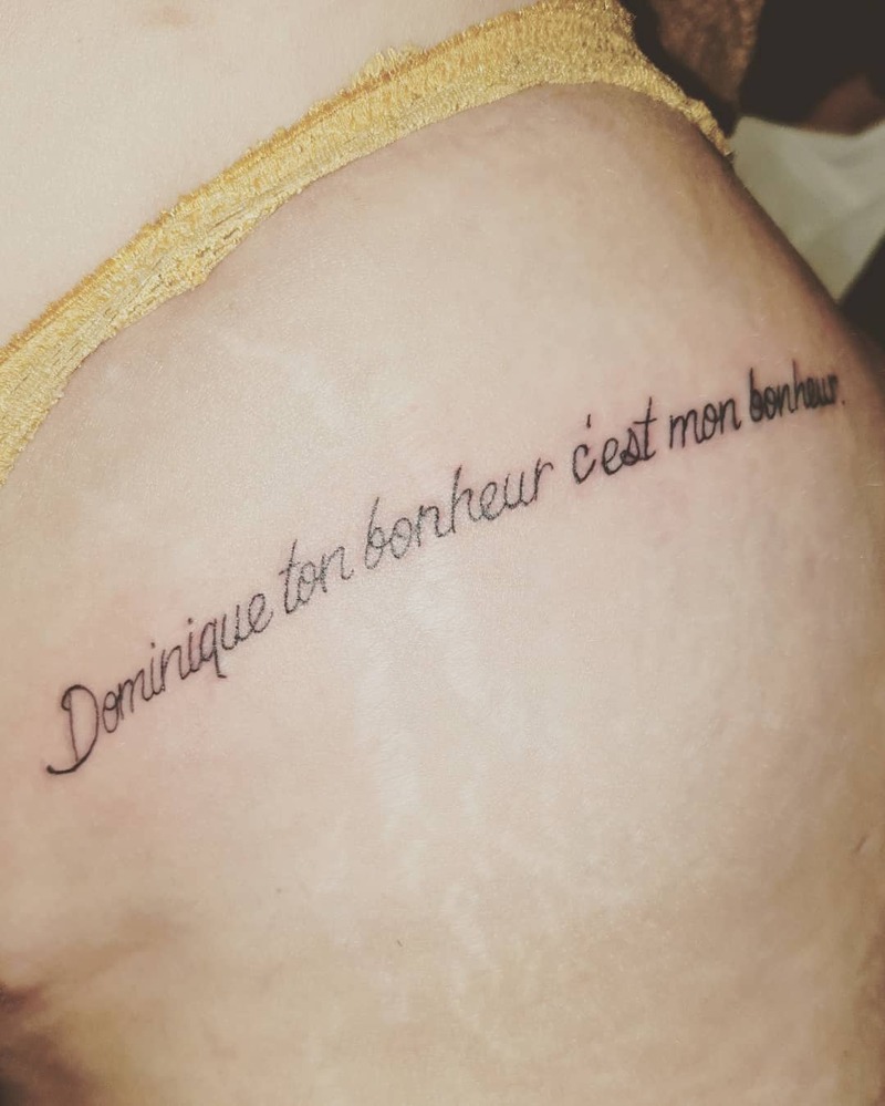 Phrase Tatouage Sur Le Bonheur Max Tattoo Piercing - Tatoueur à Valence - Le meilleur du tatouage